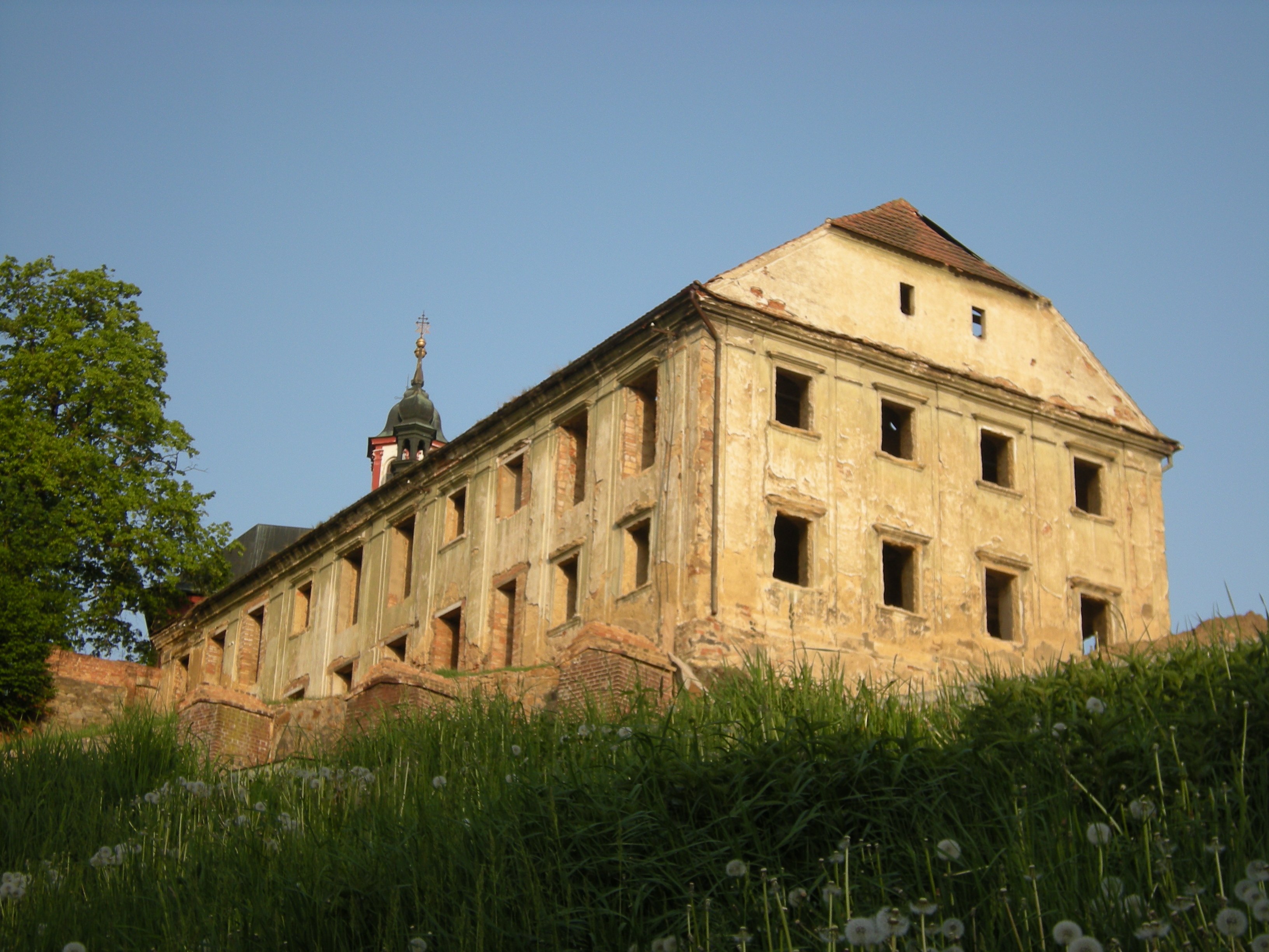 Bývalá škola v Chotěšově